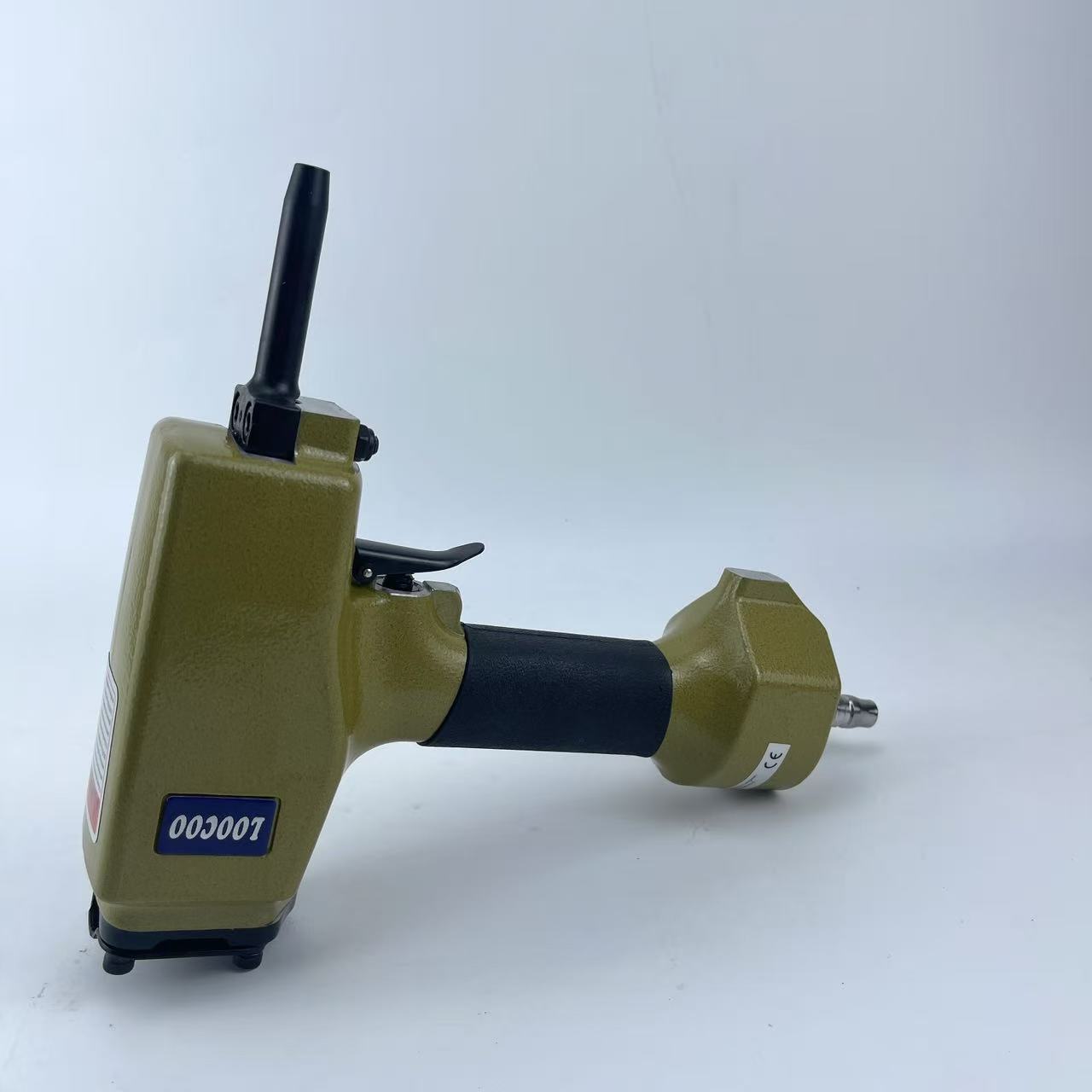 Recykling gwoździ, obróbka dre – Rivet Gun Air recenzja i cena